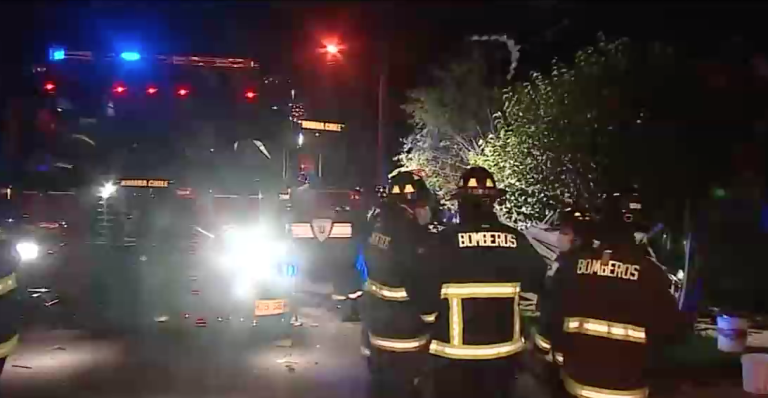 Explosión de gas destruyó vivienda en El Bosque: Mujer de 72 años está en riesgo vital