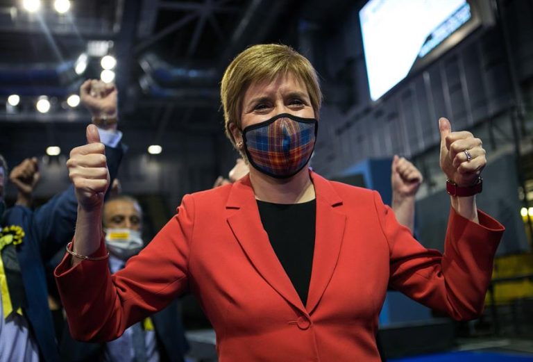 Nicola Sturgeon proclama su victoria: Partido Nacional Escocés buscará otro referéndum independentista