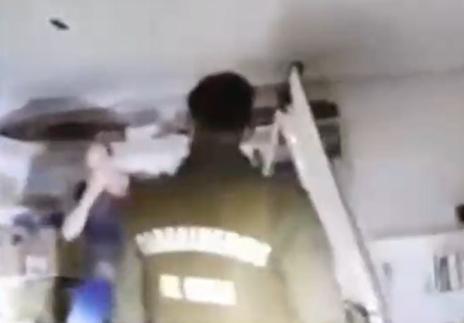 Descubren fiesta clandestina en Las Condes: Se escondieron en cajas y escaparon a las casas de los vecinos