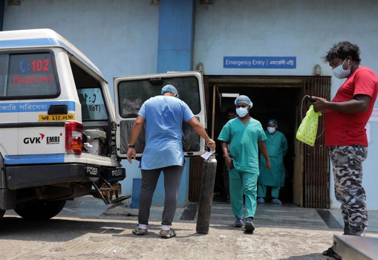 Crisis en India: Dr. Fauci se sumó a los llamados de cierre total para contener el devastador avance del COVID-19