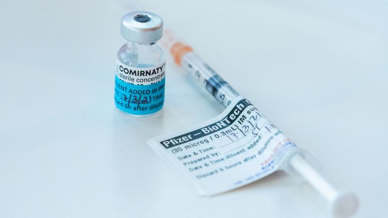 EE.UU. aprueba el uso de emergencia de la vacuna de Pfizer en mayores de 12 años