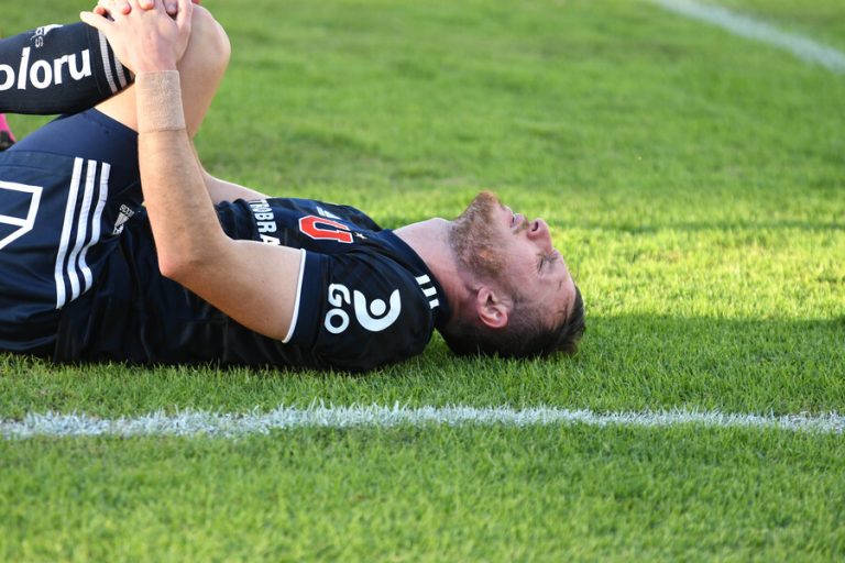 Una lesión obligó a liberar a Ángelo Henríquez del segundo microciclo de la Roja