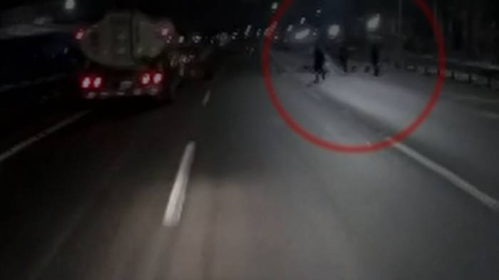 Motociclista condujo contra el tránsito para frustrar asalto en Autopista Central