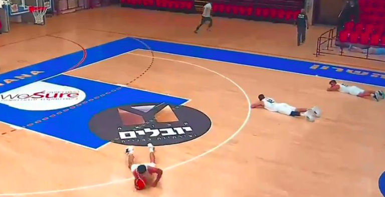 Todos al suelo: Basquetbolistas de Israel enfrentaron la alarma de advertencia de misiles en medio de un partido oficial