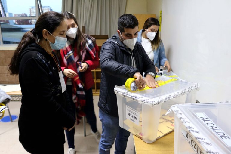 Primera jornada de elecciones: Servel informó que votó el 20% de los electores