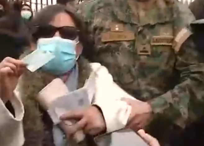 Mujer fue detenida por fotografiar su voto en el Estadio Monumental: Acusó que este venía marcado