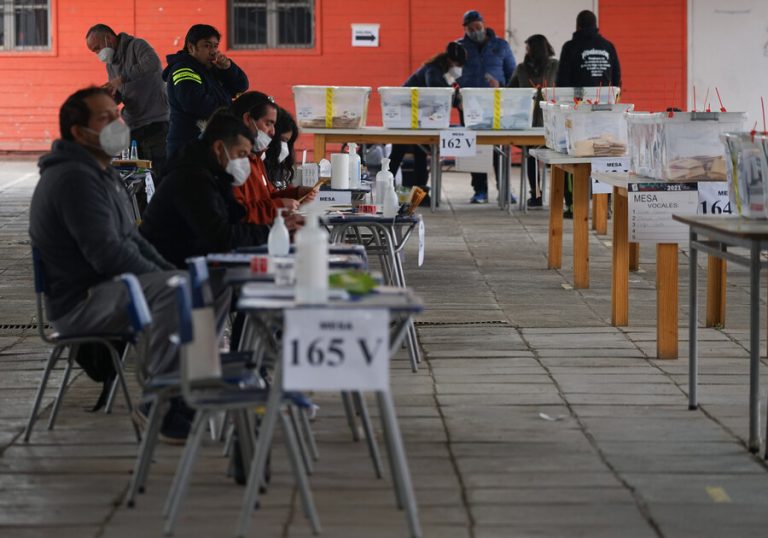 Todavía hay tiempo: Revisa aquí el local y la mesa donde te toca votar este domingo