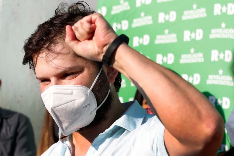 Meta cumplida: Boric reunió las firmas necesarias para su precandidatura