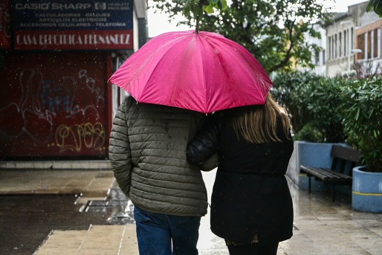 El tiempo también cambió: Esta vez las lluvias de la zona central alcanzarían Santiago