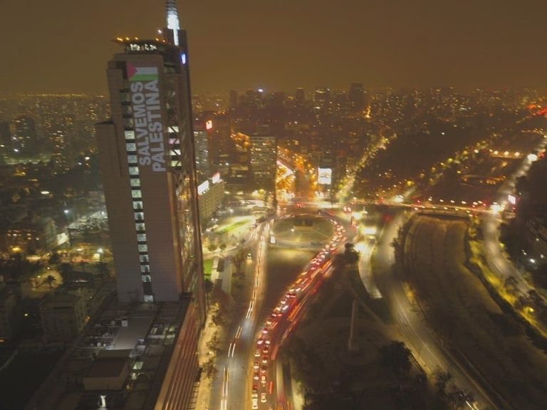 Comunidad Palestina en Chile realizó concurrida caravana en Las Condes por el conflicto en Oriente Medio