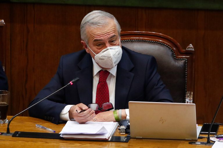 “Estamos empezando la tercera ola”: Mañalich asegura que en el invierno aumentarán los casos de COVID-19