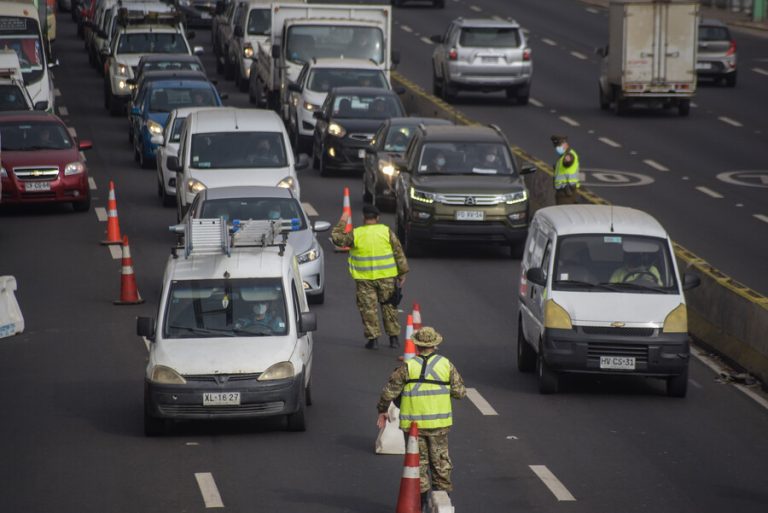 Carabineros detalló que más de 86 mil vehículos han salido de la Región Metropolitana este fin de semana largo
