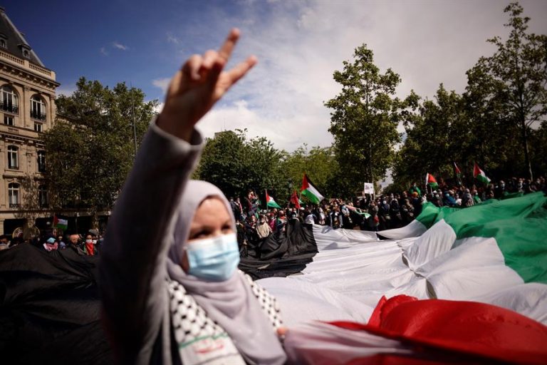 4 mil personas protestan en París en apoyo a palestinos por conflicto en Israel