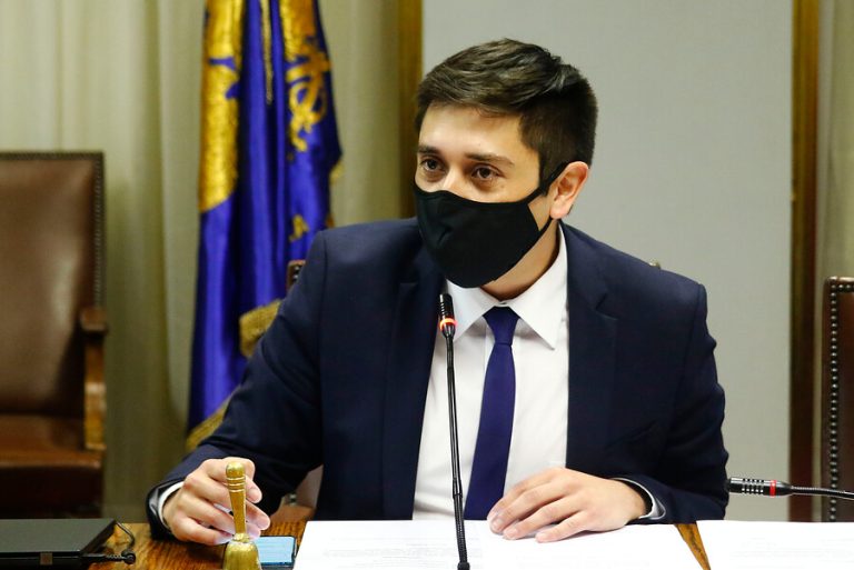 Diputado Calisto pide al Minsal establecer vacunación universal en Región de Aysén