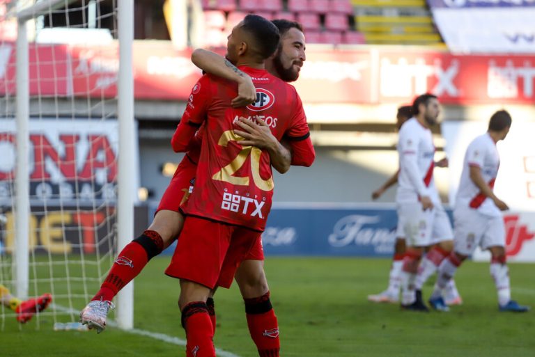 Se prende en la parte alta: Ñublense venció con claridad a Curicó por la octava fecha del torneo nacional