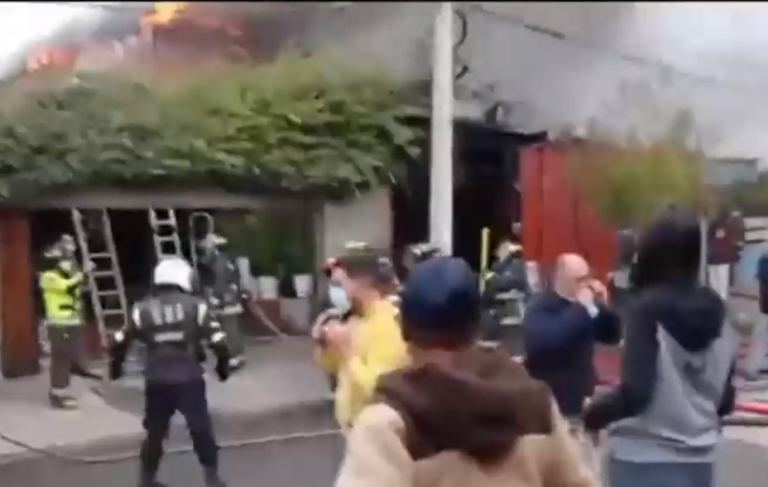 Bomberos advierte sobre peligros en viviendas irregulares: Combatieron incendio en un galpón con 18 habitaciones