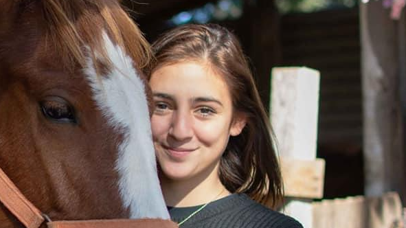 Colapso sanitario en Argentina: Murió joven de 22 años que debió esperar en el piso antes de ser atendida