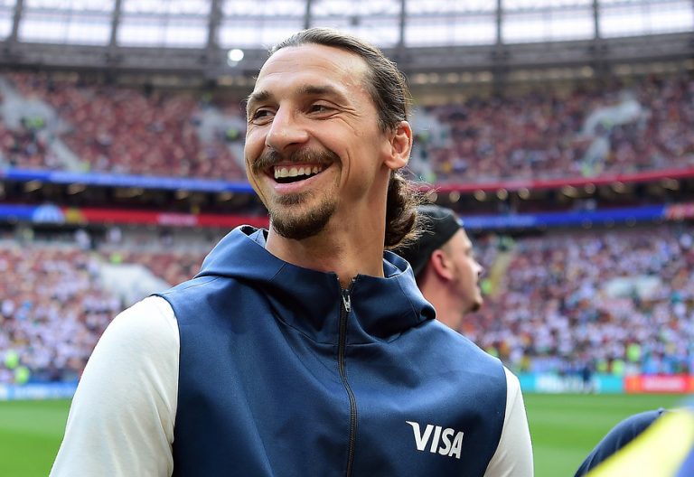 Zlatan Ibrahimovic es multado por tener acciones en una casa de apuestas