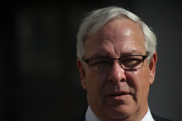 Diputado Urrutia presentará proyecto de indulto para ex FF.AA. y carabineros redactado por Henry Boys