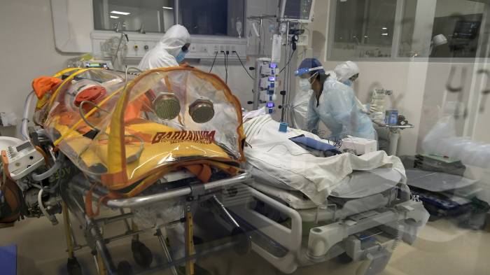 Especialistas en salud pública advirtieron colapso hospitalario: “Las UCI están a más del 300% de utilización”