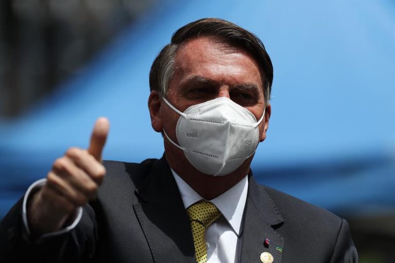 Bolsonaro pidió terminar con medidas restrictivas en 3 estados: Brasil es el segundo país con más muertos por COVID-19