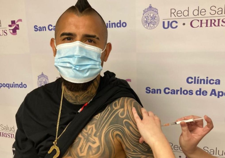 Arturo Vidal se vacunó contra el COVID-19 y llamó al resto a hacerlo: 