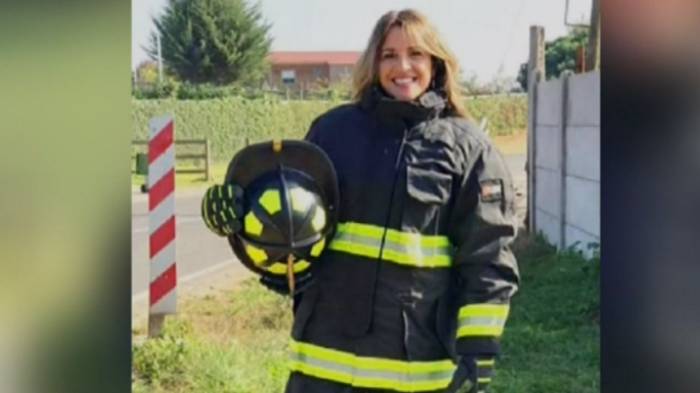 Bombera por un día: La nueva aventura de Monserrat Álvarez para reportaje de Sabingo