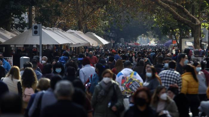 Estas son las 20 comunas con más casos activos de Covid-19 en Chile