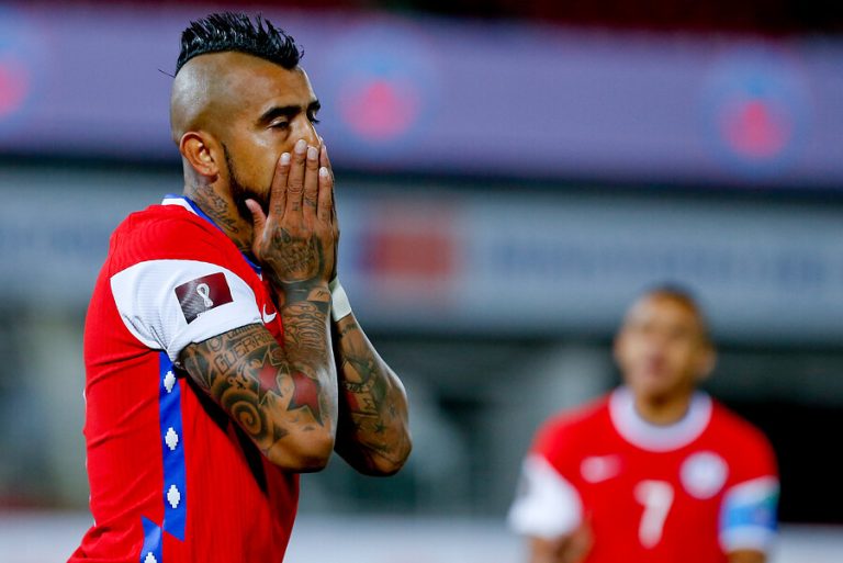 A tres días del partido contra Argentina: Arturo Vidal presenta fiebre y se ausenta de la práctica de la Roja