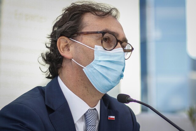 Acusan abandono: Colegio de Profesores solicita acusación constitucional contra el ministro Figueroa