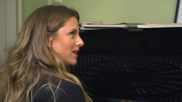 Con un piano y una impresionante voz: Emilia Noguera deslumbró a los televidentes en La Divina Comida