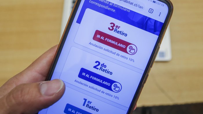 ¿Congreso lo rechazará? Gobierno ingresó bono de $200 mil y reintegro de fondos AFP en un solo proyecto