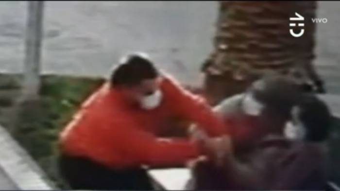 Video registró cobarde abordazo a adultas mayores en Ñuñoa