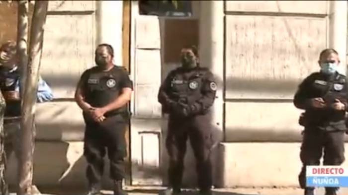 Constructora quiere demoler: Intentan desalojar a personas de terreno tomado