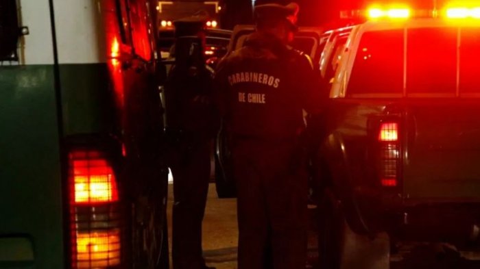 7 detenidos por fiesta clandestina en Las Condes: Se escondieron detrás de cajas para evitar ser detenidos