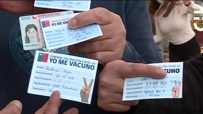 Vecinos indignados denuncian falta de vacunas Pfizer en recintos de Puente Alto