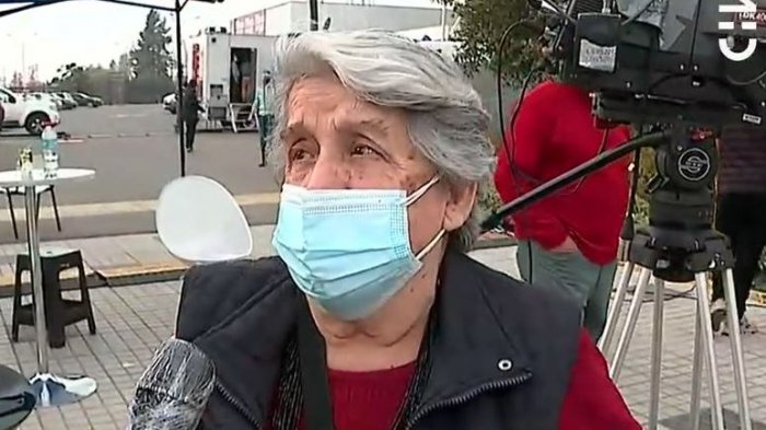 “Acá tienen que venir a manifestarse”: Mujer de más de 80 años llama con urgencia a jóvenes a votar