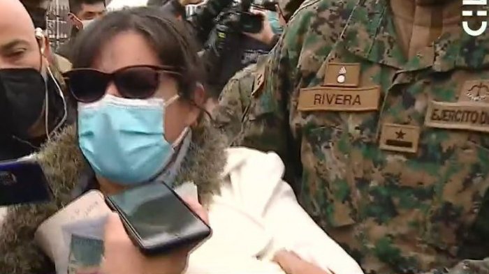 Mujer fue detenida por carabineros tras fotografiar voto e incumplir la ley