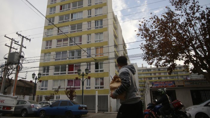 Vecinos de edificio allanado en La Cisterna: 