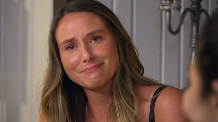 Camila Ruiz quebró en llanto tras sorpresivo regalo que hizo Carolina Erazo al grupo