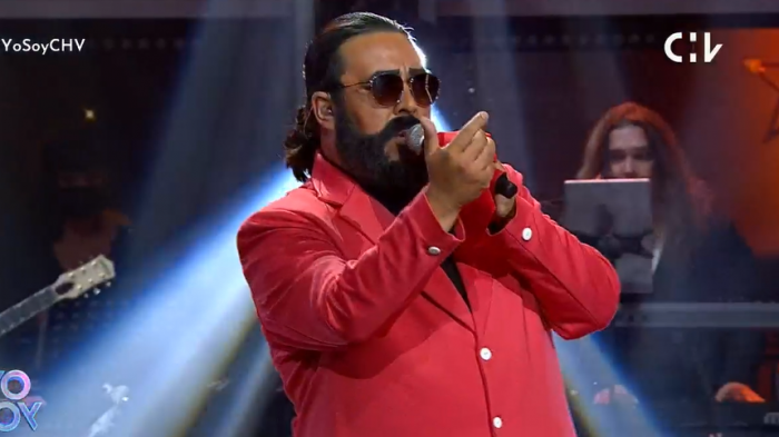 Fuego en el escenario: Barry White lo dio todo con su apasionada interpretación de 