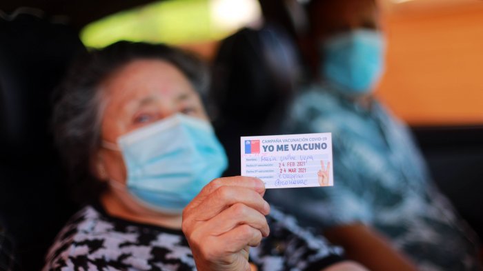 Pase verde despierta la polémica por retorno a la movilidad en medio de preocupante alza de contagios