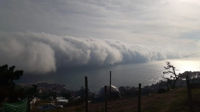 ¡Impresionante! Inusual ‘tsunami de nubes’ causó sorpresa en la costa central