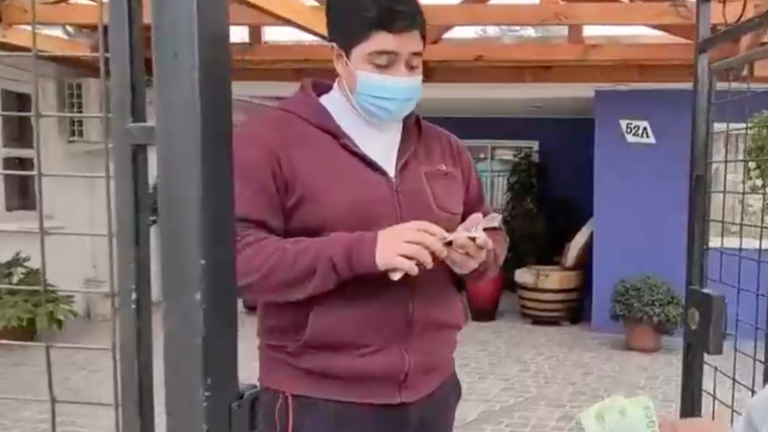 Joven rifa su Bono Clase Media: 