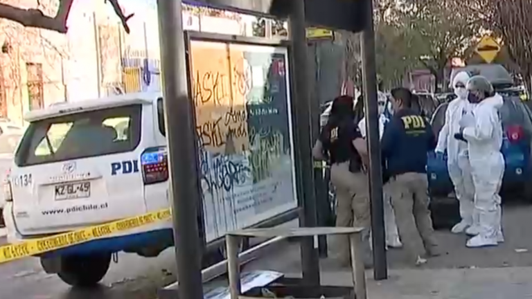 Robaron más de un millón de pesos: Asalto en salida de banco deja a un herido a bala en Independencia