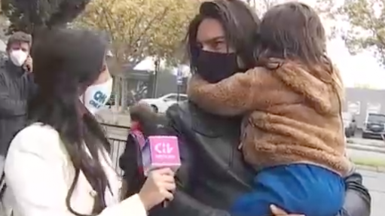 “Soy un experto en pedir permisos”: Cristián Riquelme acudió a votar junto a su hijo