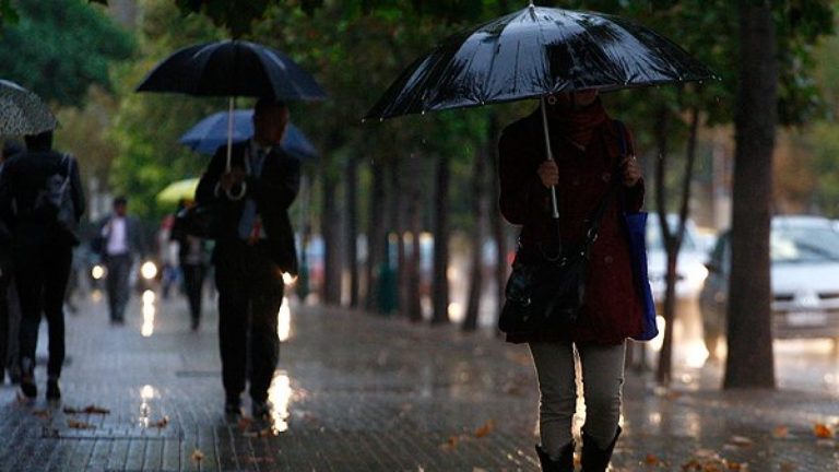 Confirman chubascos hasta la madrugada del viernes ¿Cuánta agua caerá en Santiago?