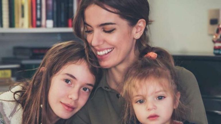 Una pequeña pianista: La hija de Millaray Viera deslumbró a todos con su talento musical