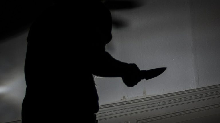 Mujer murió tras ser apuñalada por su ex y la nueva pareja de él frente a su hijo