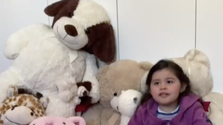 Buscan un gemelo genético: Niña con extraña enfermedad necesita un donador que le salve la vida